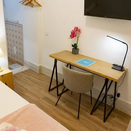 Lalitana Townhouse * 拉哥斯